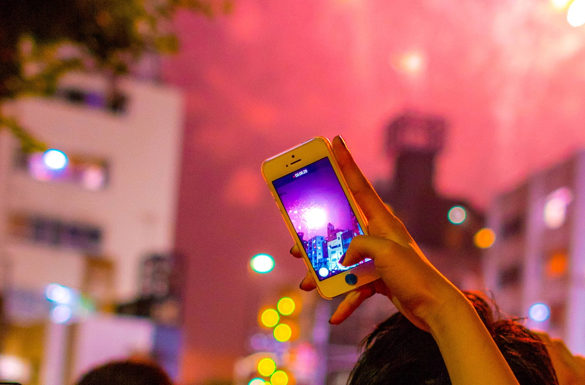 📱 Guarda fotos y videos desde tu móvil.